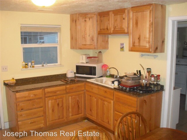 Building Photo - 2 br, 1 bath Apartment - 1071 E 150 N