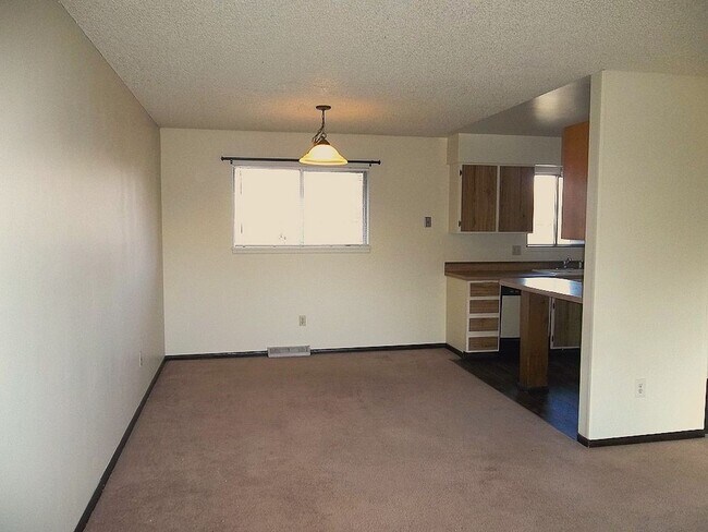 Building Photo - Charming Home Near the Foothills