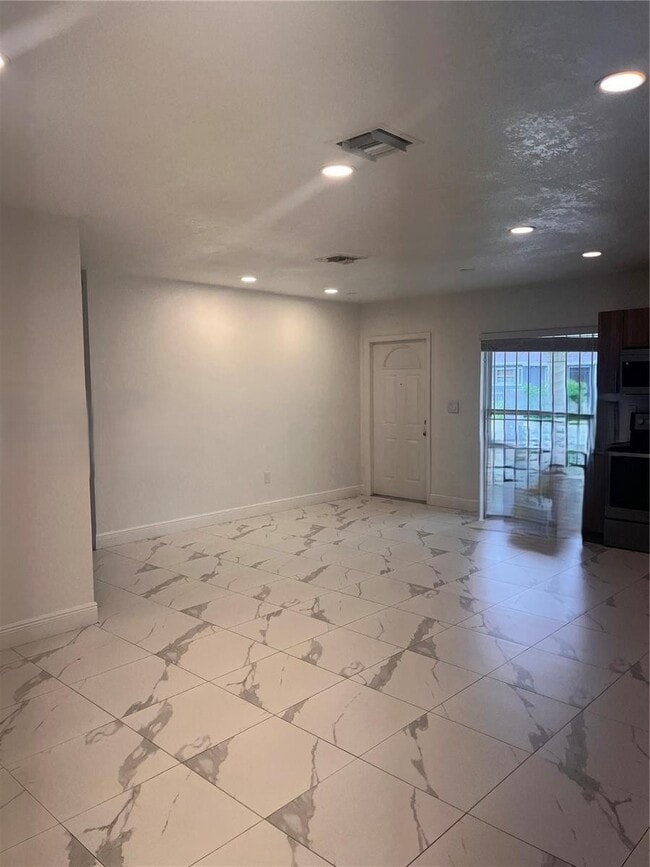 Foto del edificio - 17175 NW 41st Ave