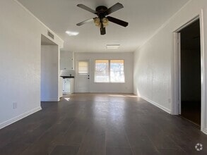 Building Photo - 516 Willow Way