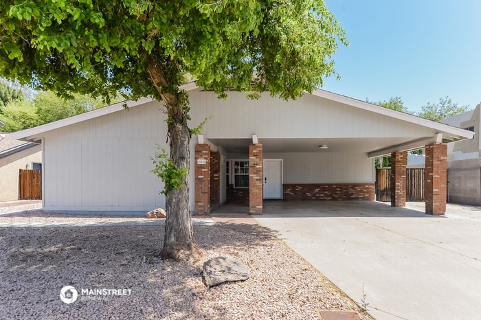 Primary Photo - 555 N Elm