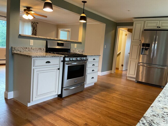 Building Photo - 3 bedroom Ranch