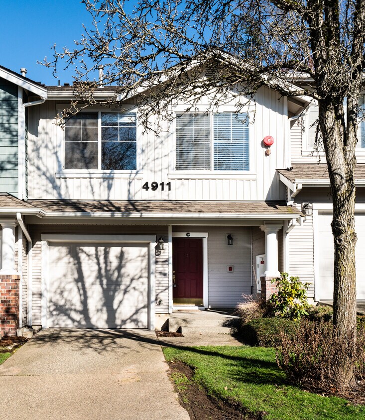 Foto principal - 4911 Talbot Pl S