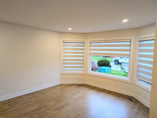 Photo du bâtiment - 7580 Sapphire Dr