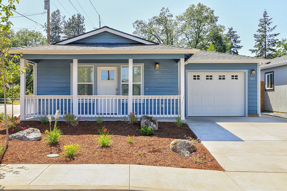 1002 SE N St, Grants Pass, OR 97526 House Rental in Grants Pass, OR