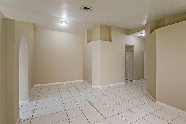 Foto del edificio - 1365 SW 106th Ave