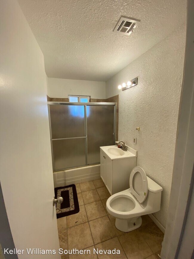 Foto del edificio - 3 br, 1 bath House - 3174 1/2 N. Las Vegas...