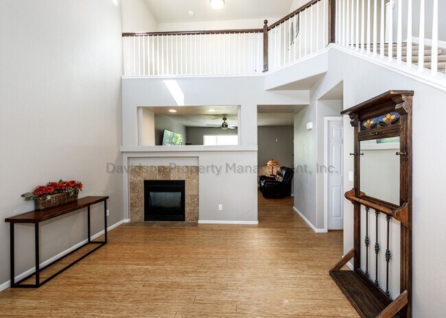 Foto del edificio - 7724 Canyon Oak Dr