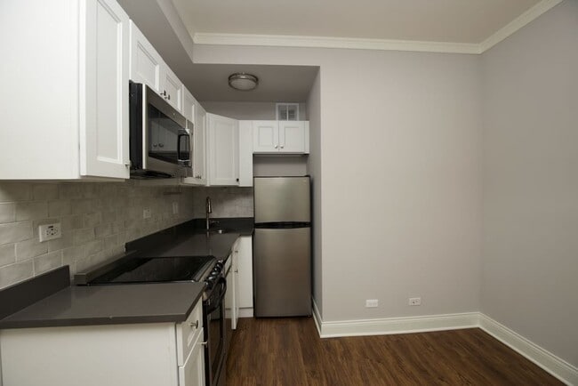 Building Photo - 640 W Wrightwood Ave