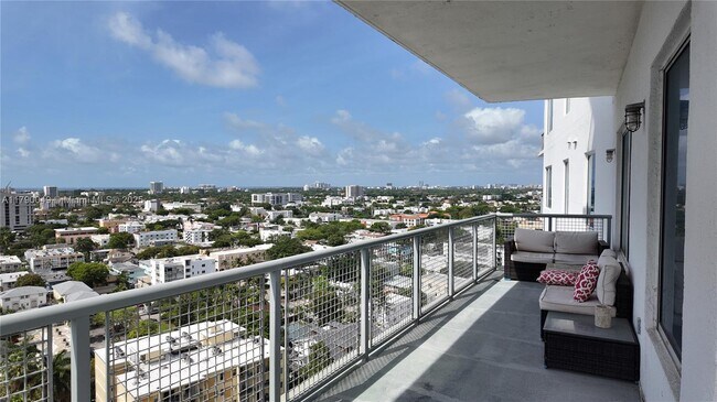 Foto del edificio - 10 SW South River Dr