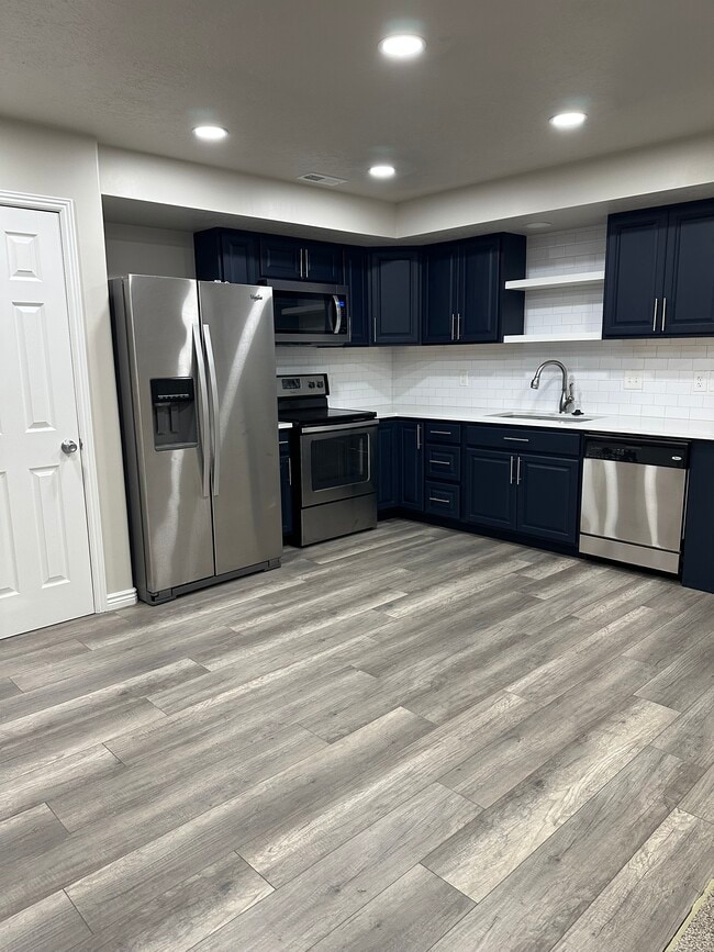 Cocina completa con despensa - 12339 S Black Foot St