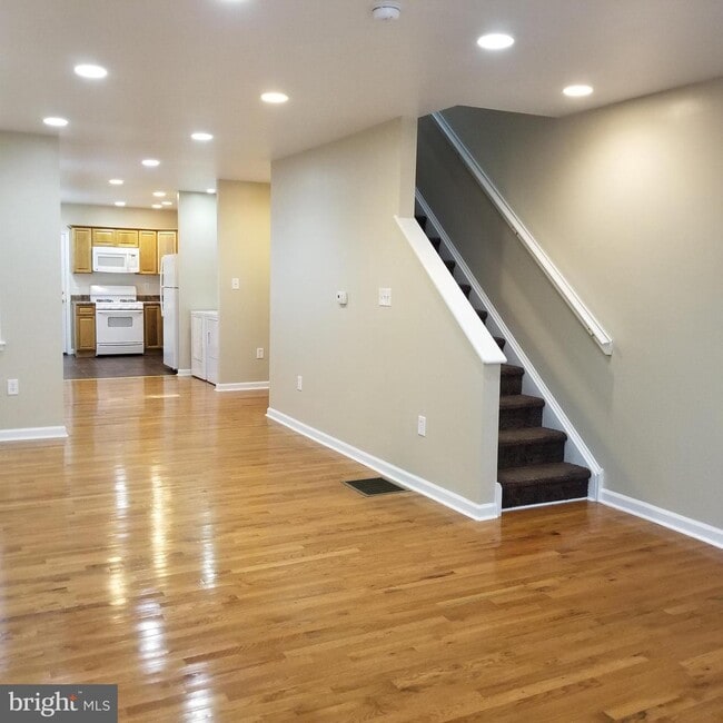 Building Photo - 1377 S 46th St