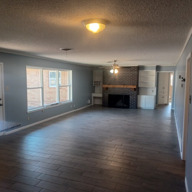 Building Photo - 2901 Ventura Dr