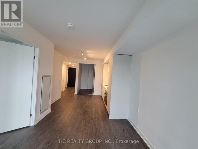 Building Photo - 88 Queen St E