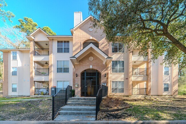 Building Photo - 8051 Bay Branch Dr