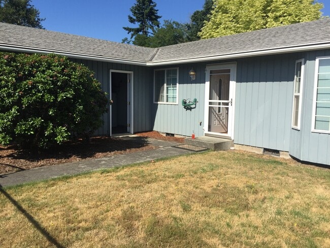 Foto del edificio - Rambler Fenced Backyard