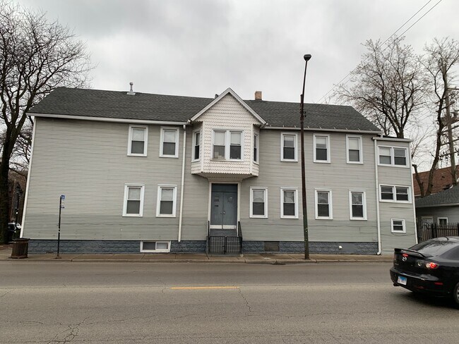 outside - 2305 W Fullerton Ave
