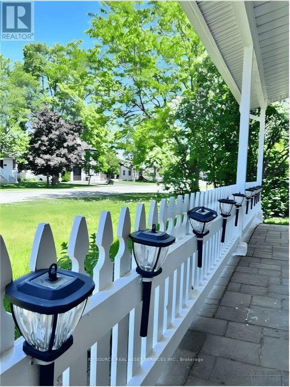 Photo du bâtiment - 8 Vanson Ave