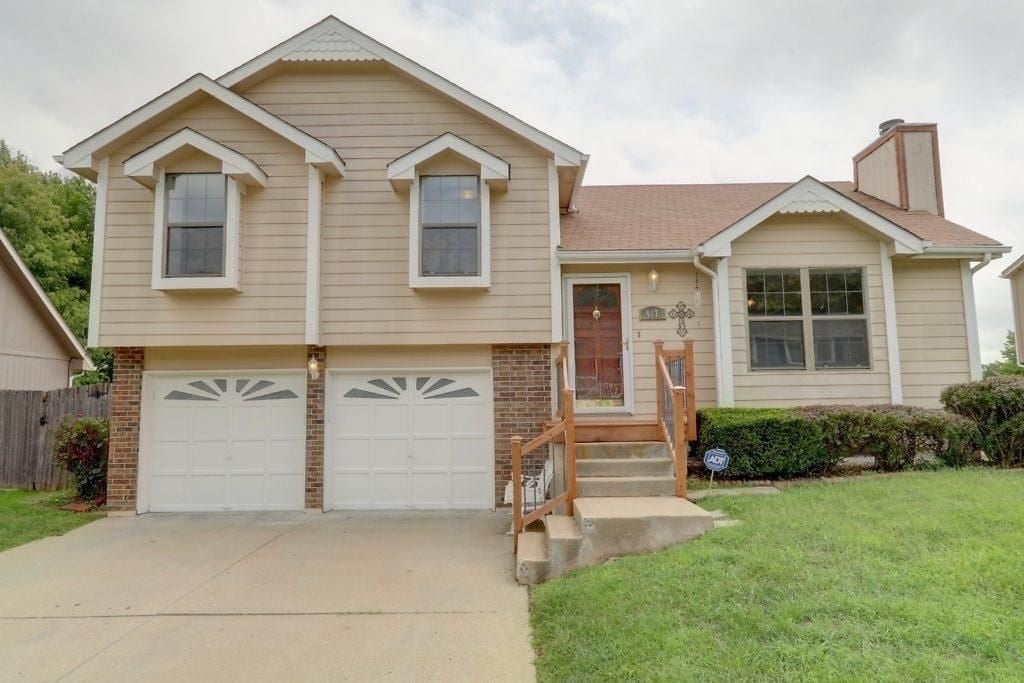Primary Photo - Clean and Fresh 3 Bedroom/2 Bath home in L...