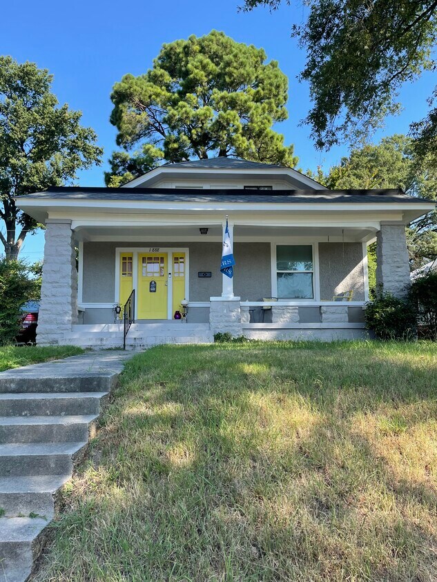Primary Photo - 1888 Manila Ave