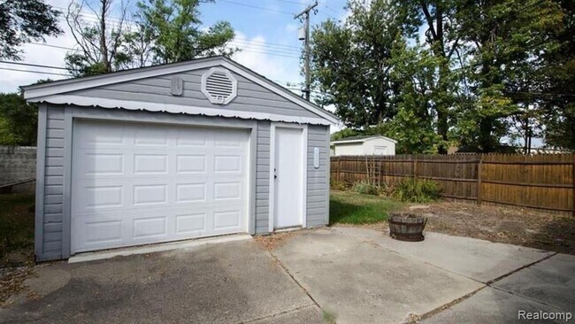 Foto del edificio - 27791 Groveland St