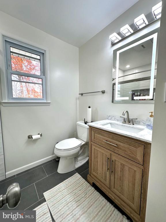 Foto del edificio - 8140 Drayton Ln