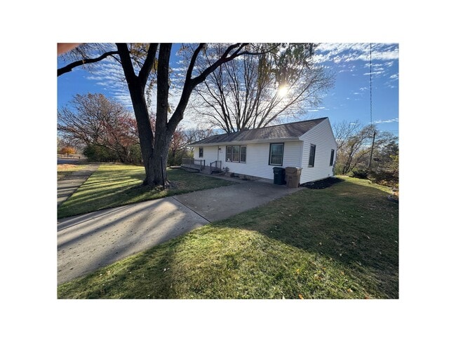 Foto del edificio - 3921 Sycamore Ave