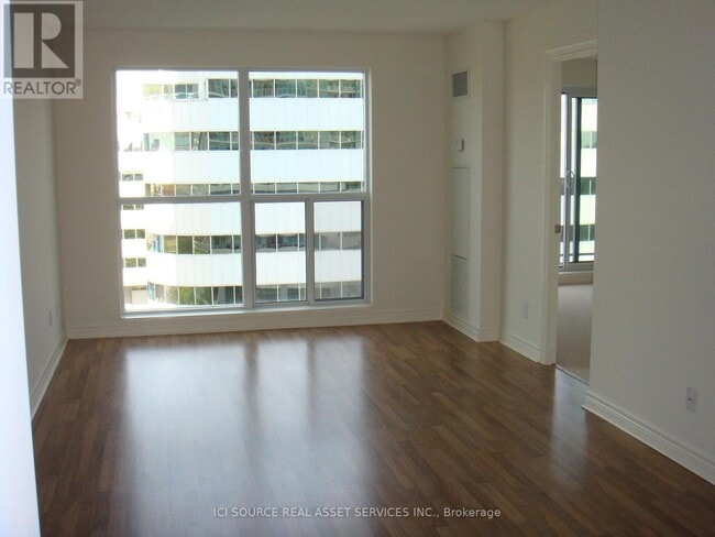 Building Photo - 70 Town Centre Court