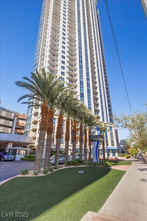 Building Photo - 200 W Sahara Ave