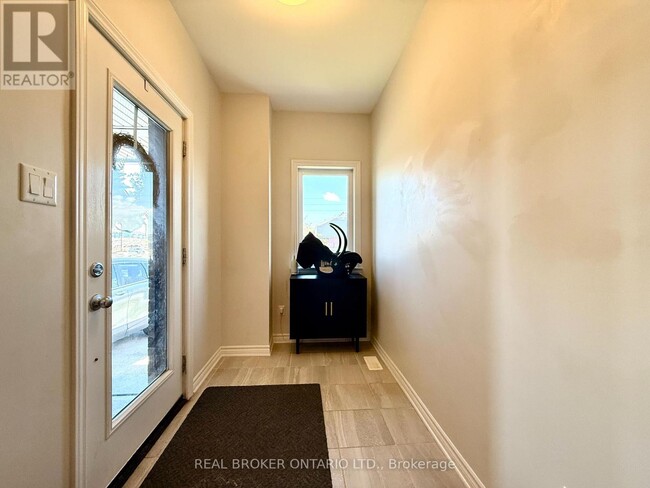 Building Photo - 511 Rang de Stadacone Row