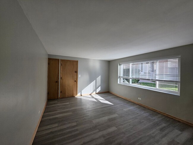 Building Photo - 6788 N Sauganash Ave