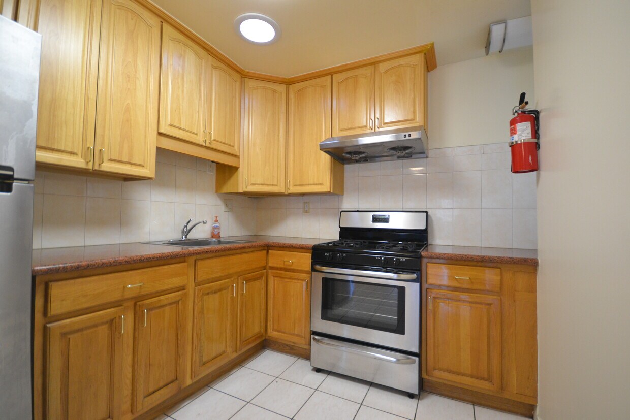 Primary Photo - 120 Leland Ave