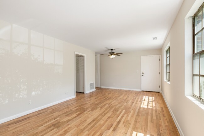 Foto del edificio - 1380 Church St