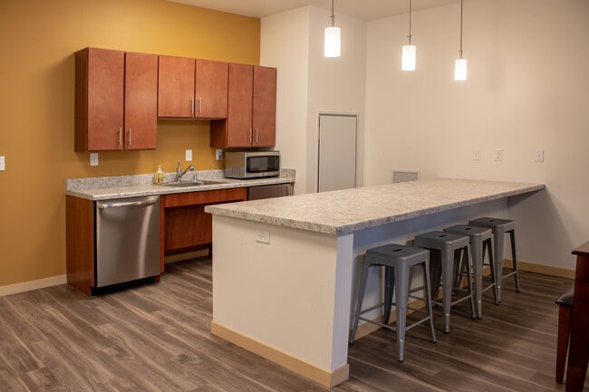 Building Photo - The Breese Apartments