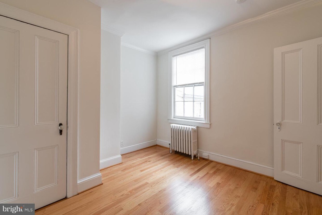 Foto principal - 2723 Dumbarton St NW