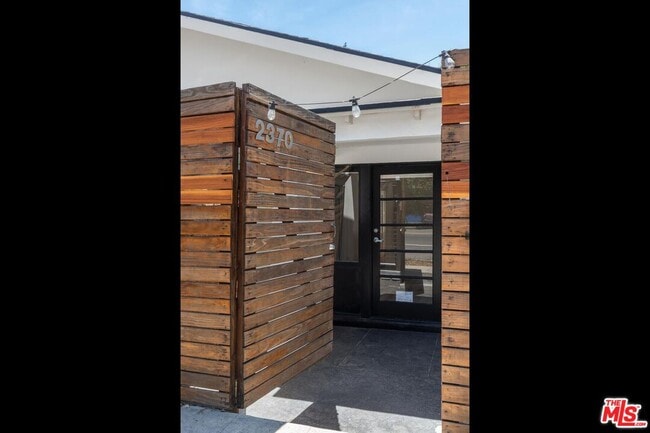 Building Photo - 2370 Silver Lake Blvd