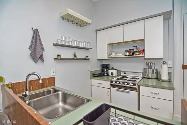Building Photo - 1 br, 2 bath Condo - 6400 N Northwest Hwy