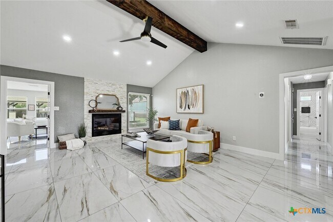 Foto del edificio - 401 Co Rd 368