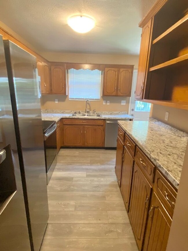 Building Photo - Perfect Starter Home
