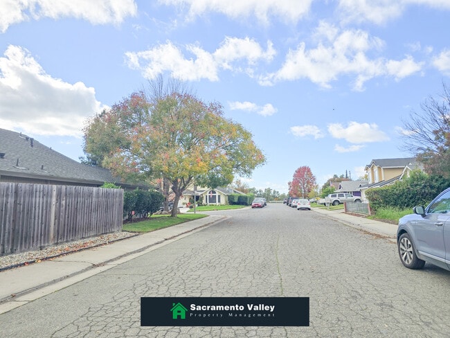 Foto del edificio - 6916 Shady Woods Way