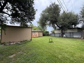 Building Photo - 8907 Meadow Vista Blvd