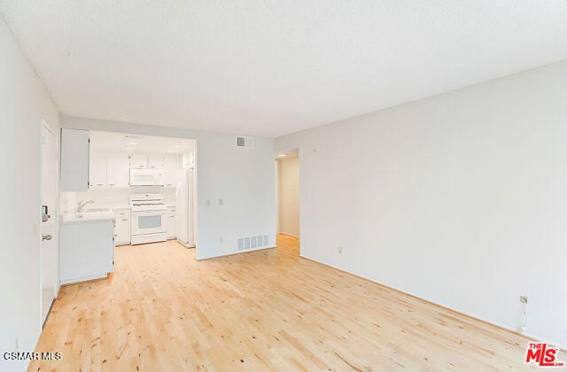 Building Photo - 1348 E Hillcrest Dr