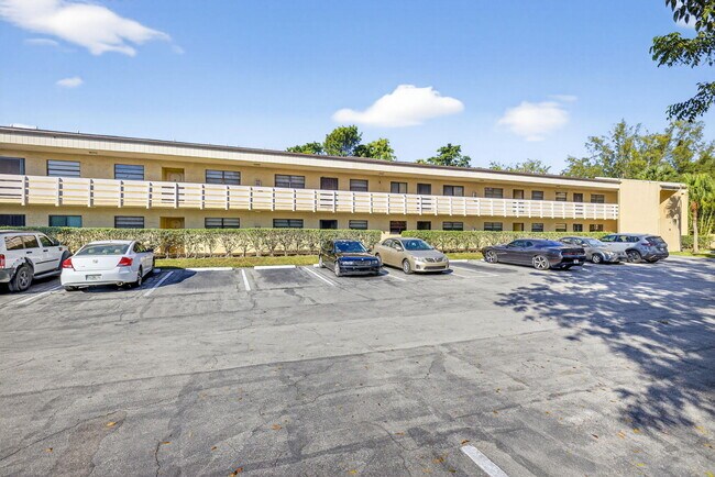 Foto del edificio - 4491 Crystal Lake Dr