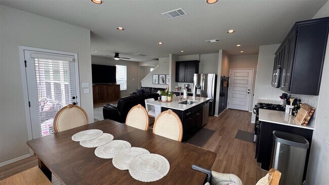 Building Photo - 112 Tranchet Dr
