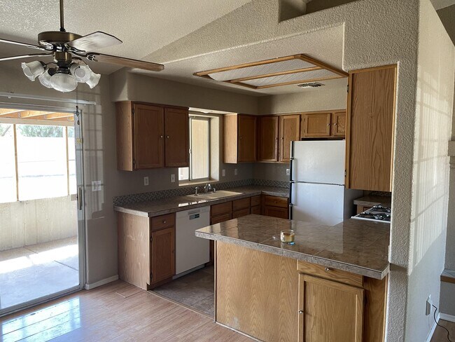Building Photo - 4608 Rio Camino Loop