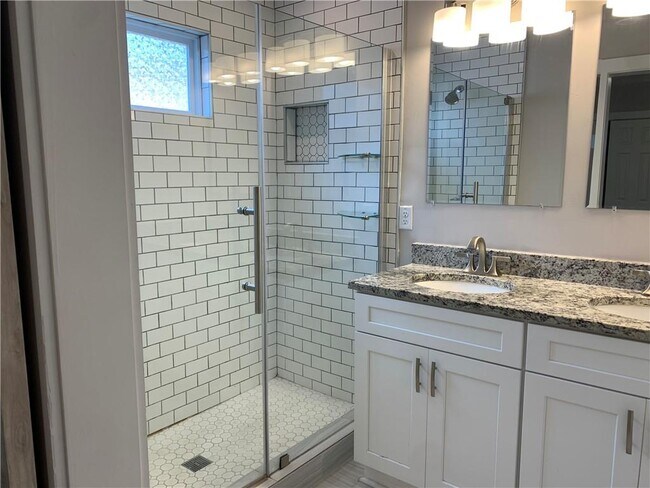 Foto del edificio - 1342 Akridge St NW