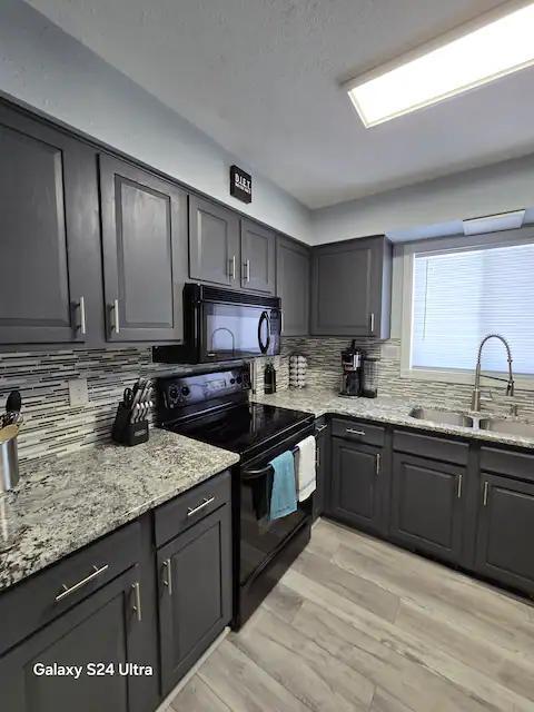 Building Photo - 25 Dodder Ln SW