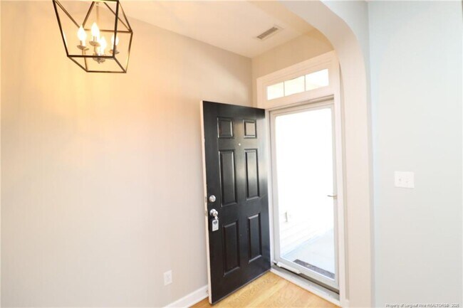 Foto del edificio - 605 Courthouse Dr