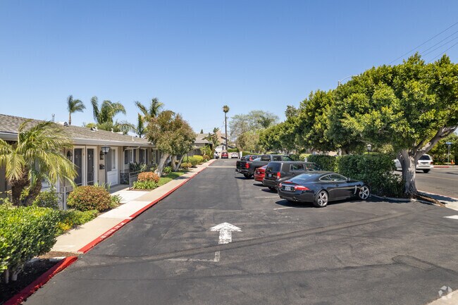 Foto del edificio - 1741 Tustin Ave