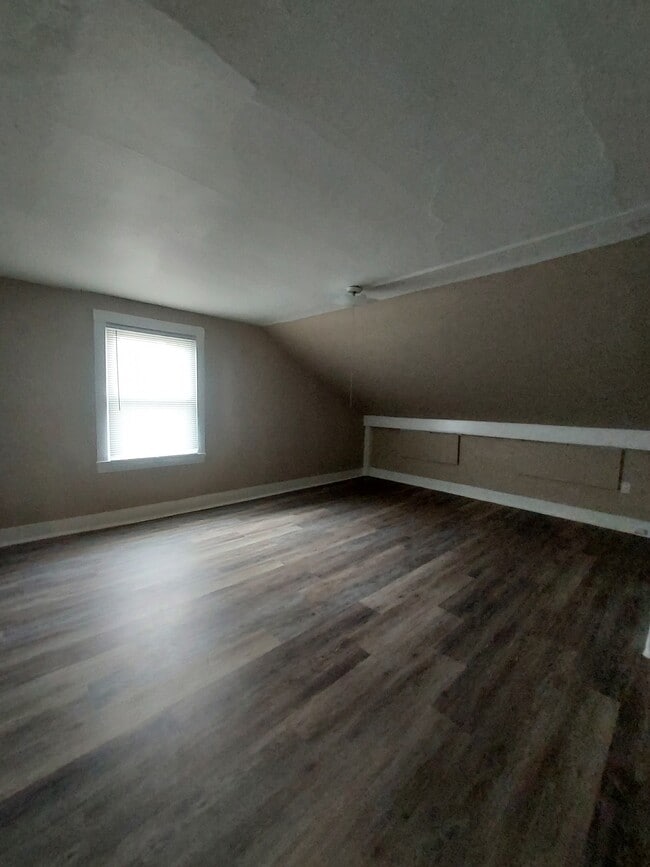 Building Photo - 401 N Mulberry St